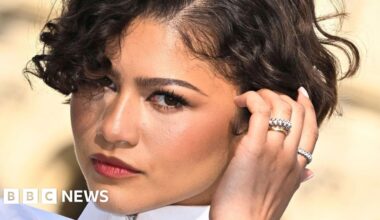 Zendaya's ring and Stella McCartney's horses - the sights and trends at Paris Fashion Week - BBC