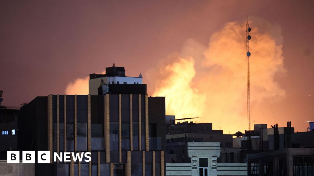 What is behind the strategy to take out Iran's leadership? - BBC