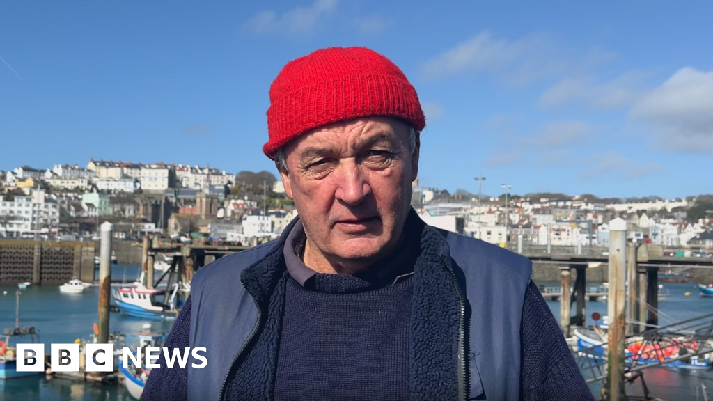 Fuel prices could break 'dying' fishing industry - BBC