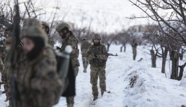 Syria deploys thousands of troops to border with Lebanon, officials say