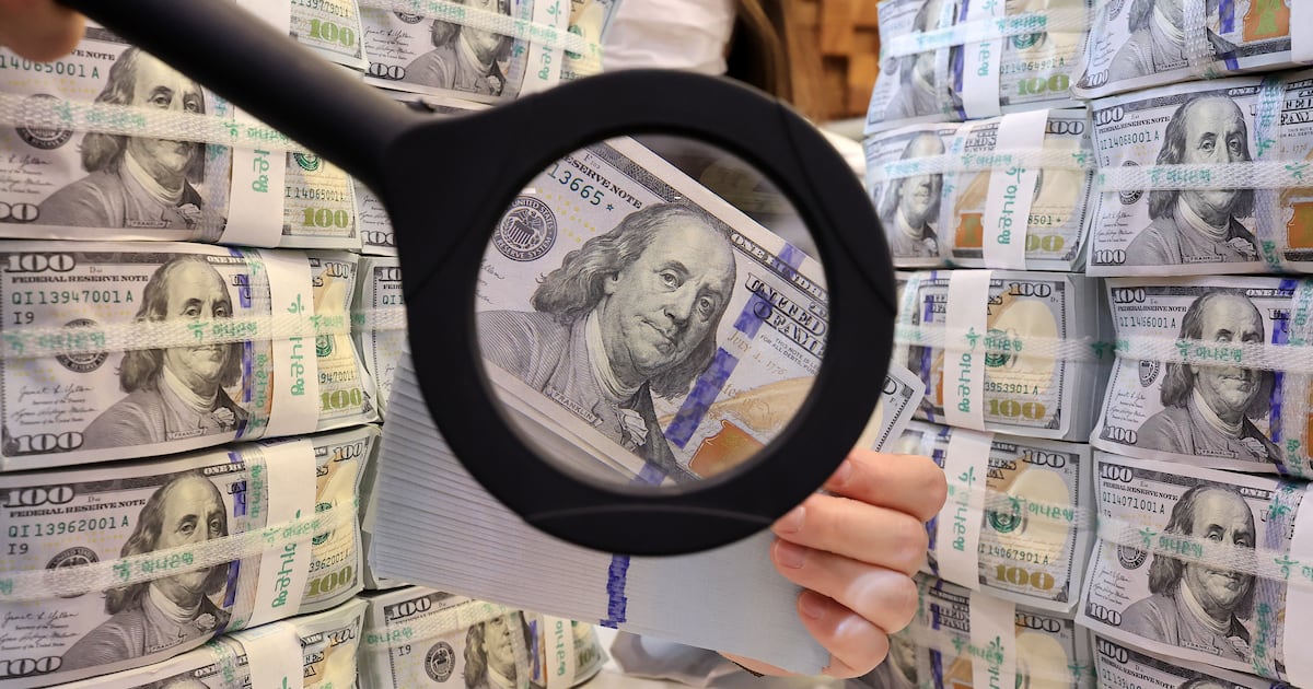 Dollar Surges to Highest Since Trump Election Amid Middle East Tensions - 조선일보