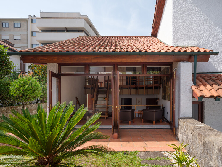 Renovation Casa d'Abreu Neto - Siza's First Work / Álvaro Siza Vieira - Exterior Photography, Wood, Door, Deck, Balcony
