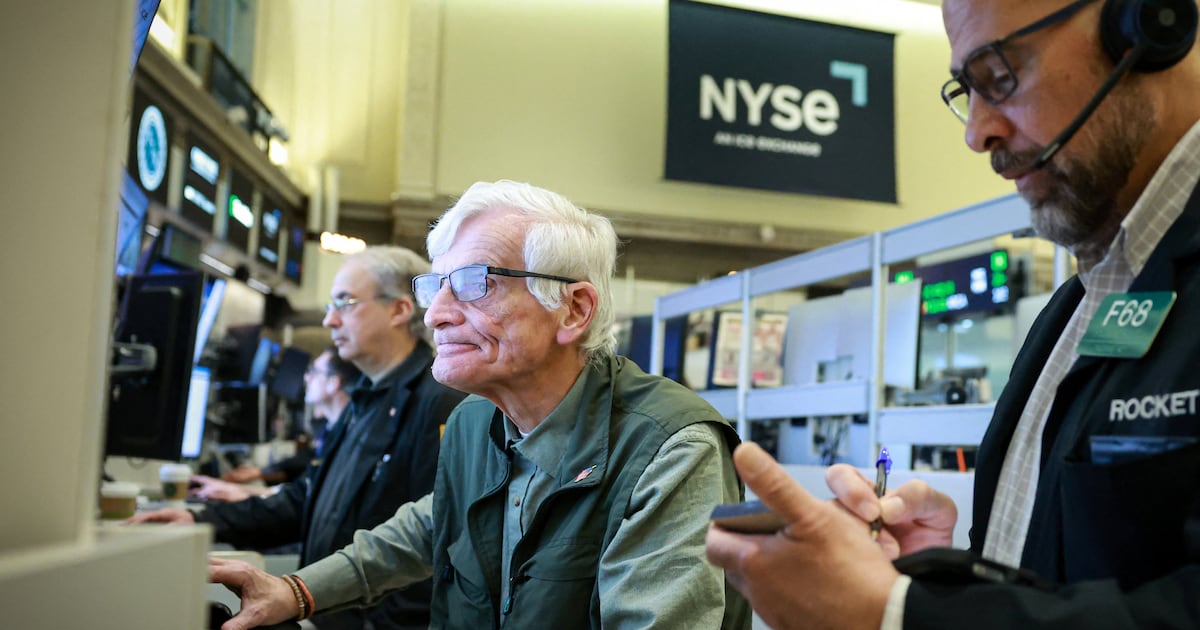 Brent Crude Tops $100 for Fourth Day Amid Gulf Tensions - 조선일보