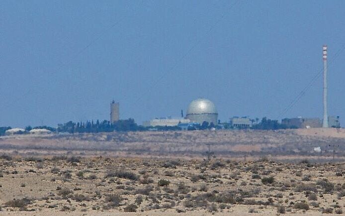 Iran threatens to hit Dimona nuclear site if Israel and US try to topple regime