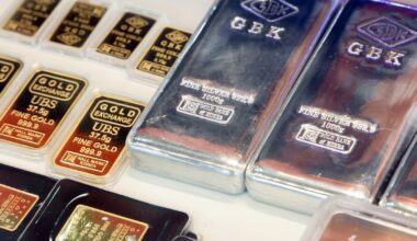 Gold Prices Fall Despite War as Investors Sell Safe Assets - 조선일보