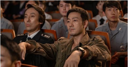 Park Hae-soo Returns as Detective Kang Tae-joo in 'Scarecrow' - 조선일보