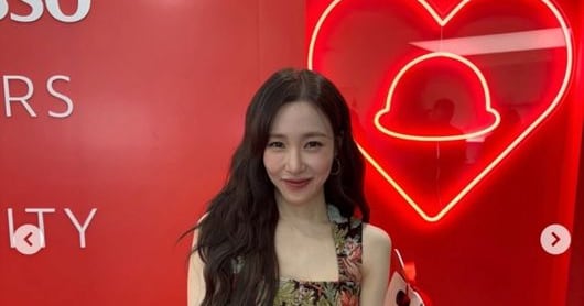 Tiffany Young Shares Post-Marriage Glow in New Photos - 조선일보