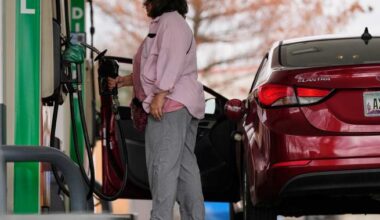 Gas prices hit highest level since 2023 in U.S. amid Iran war - National