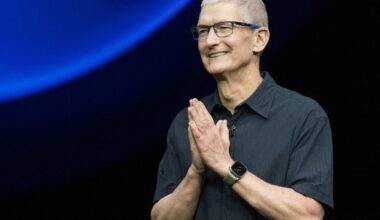 Apple CEO Tim Cook says his late predecessor Steve Jobs gave him this unusual advice when he handed over the reins: ‘Never ask what I would do’