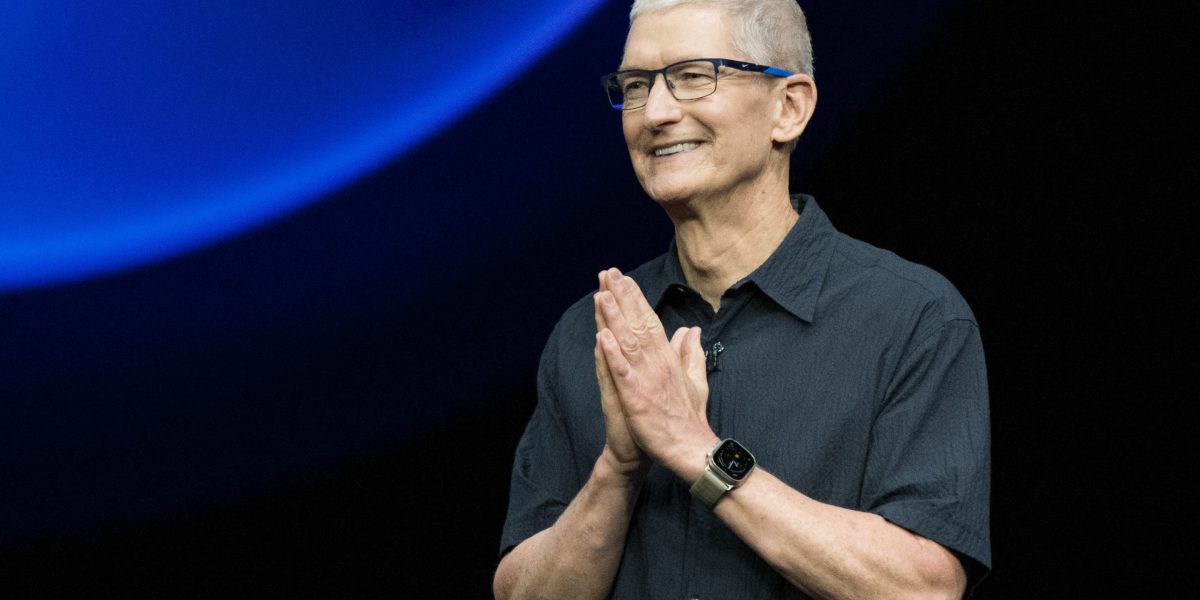 Apple CEO Tim Cook says his late predecessor Steve Jobs gave him this unusual advice when he handed over the reins: ‘Never ask what I would do’
