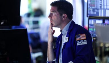 Major Indexes Plummet as Iran War Escalates; Dow Drops 1000 Points; Oil, Treasury Yields Jump Further