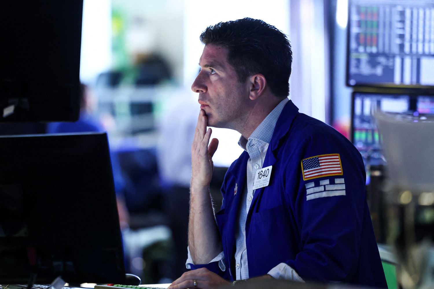 Major Indexes Plummet as Iran War Escalates; Dow Drops 1000 Points; Oil, Treasury Yields Jump Further