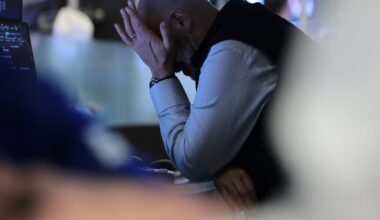 Mag 7 beckons to dip-buyers. But no one is jumping in even though Wall Street see US tech beating