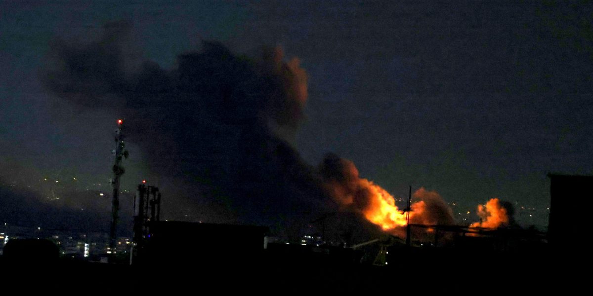 Tehran briefly loses power after strikes as peace push ramps up