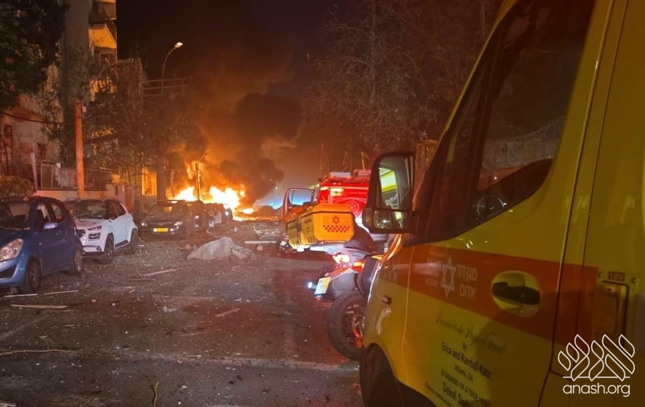 Heavy Iranian Barrage Hits Tel Aviv, 1 Killed, 20 Injured