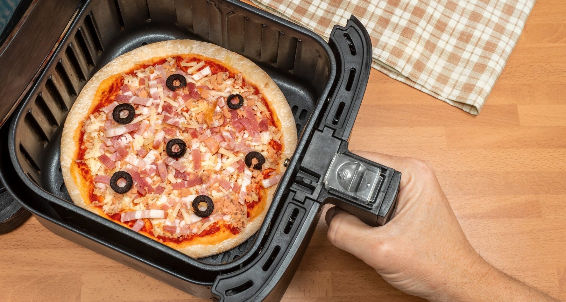 Study: Ultra-processed food intake and Mediterranean diet adherence in relation to fertility status in U.S. women: Findings from NHANES 2013–2018. Image Credit: rafa jodar / Shutterstock