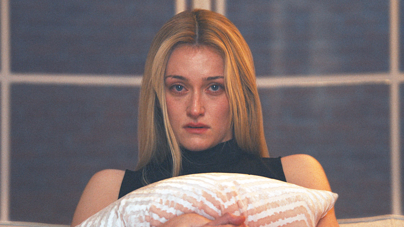 FX's Love Story: John F. Kennedy Jr. and Carolyn Bessette, Exit Strategy, Season 1, Episode 8, Sarah Pidgeon as Carolyn Bessette.