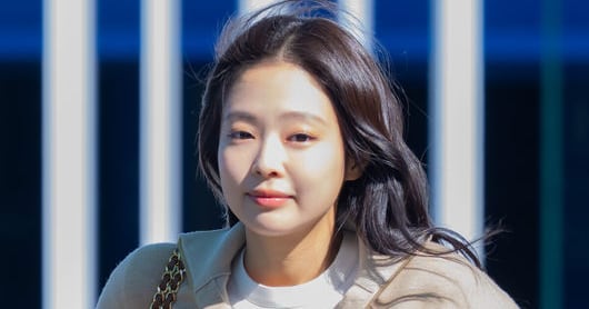 JENNIE of BLACKPINK Shows Off Casual Spring Style Ahead of Paris Fashion Week - 조선일보