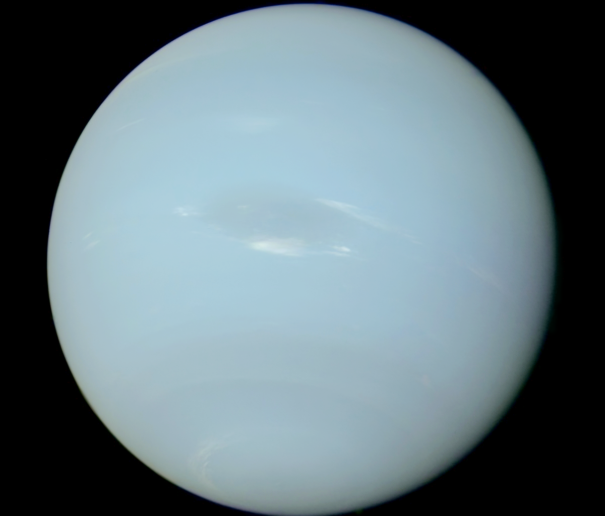 Neptune on 1989-08-17, taken by NASA's Voyager 2 probe (Credit : NASA)