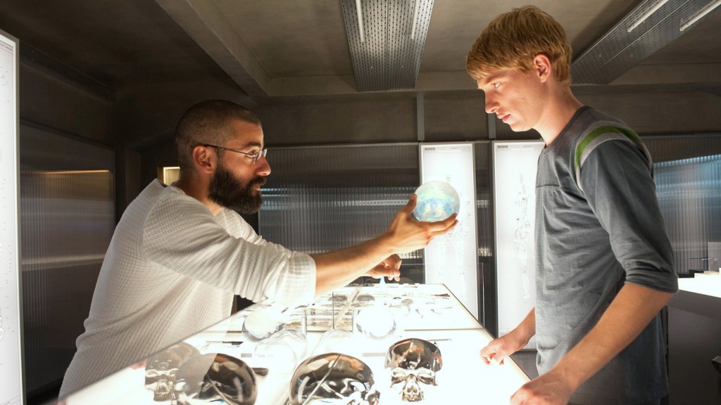 Oscar Isaac and Domhnall Gleeson in Ex Machina