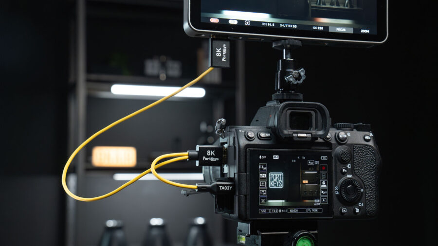 The Portkeys LH7C comes with the new TA03Y combo cable