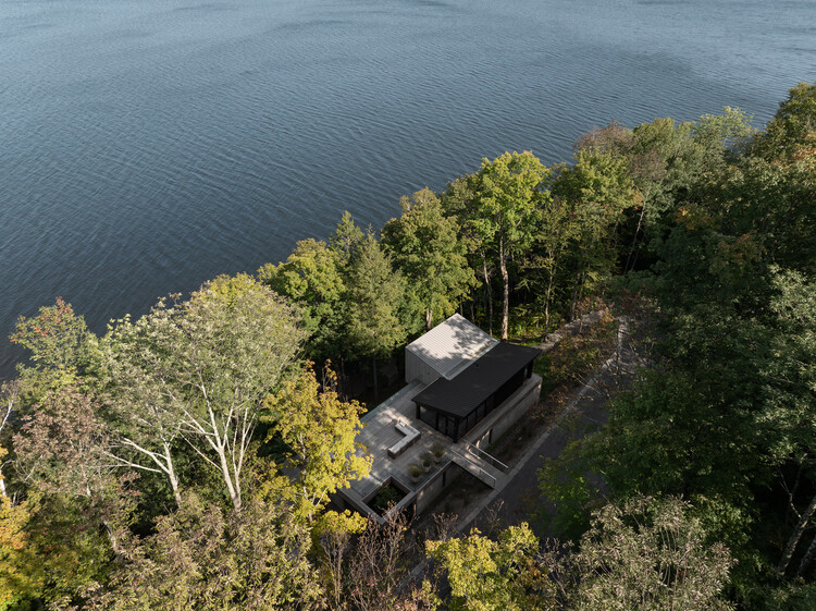 Counter-Slope House / YH2 Architecture - Image 6 of 25