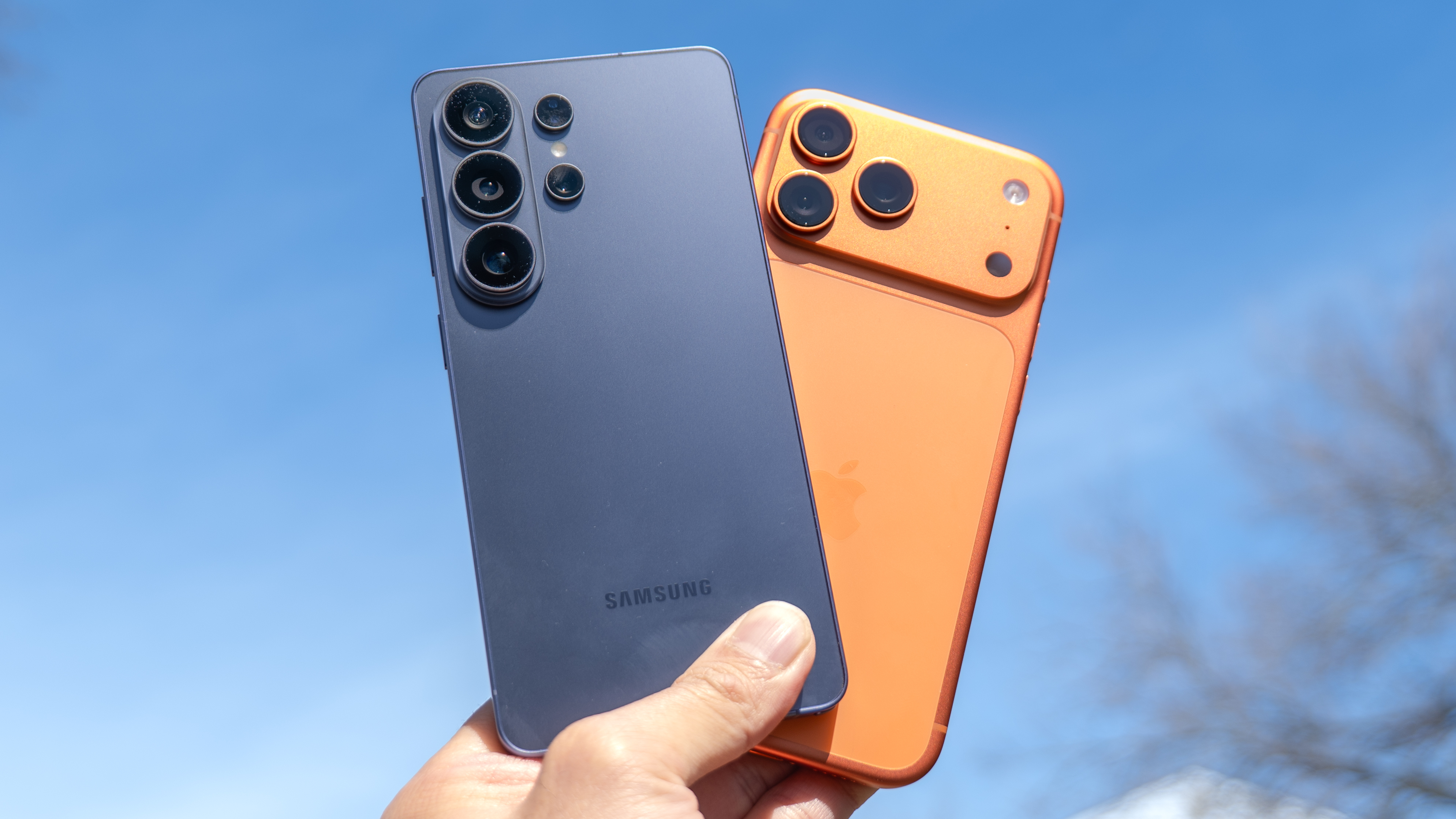 Galaxy S26 Ultra vs iPhone 17 Pro Max.