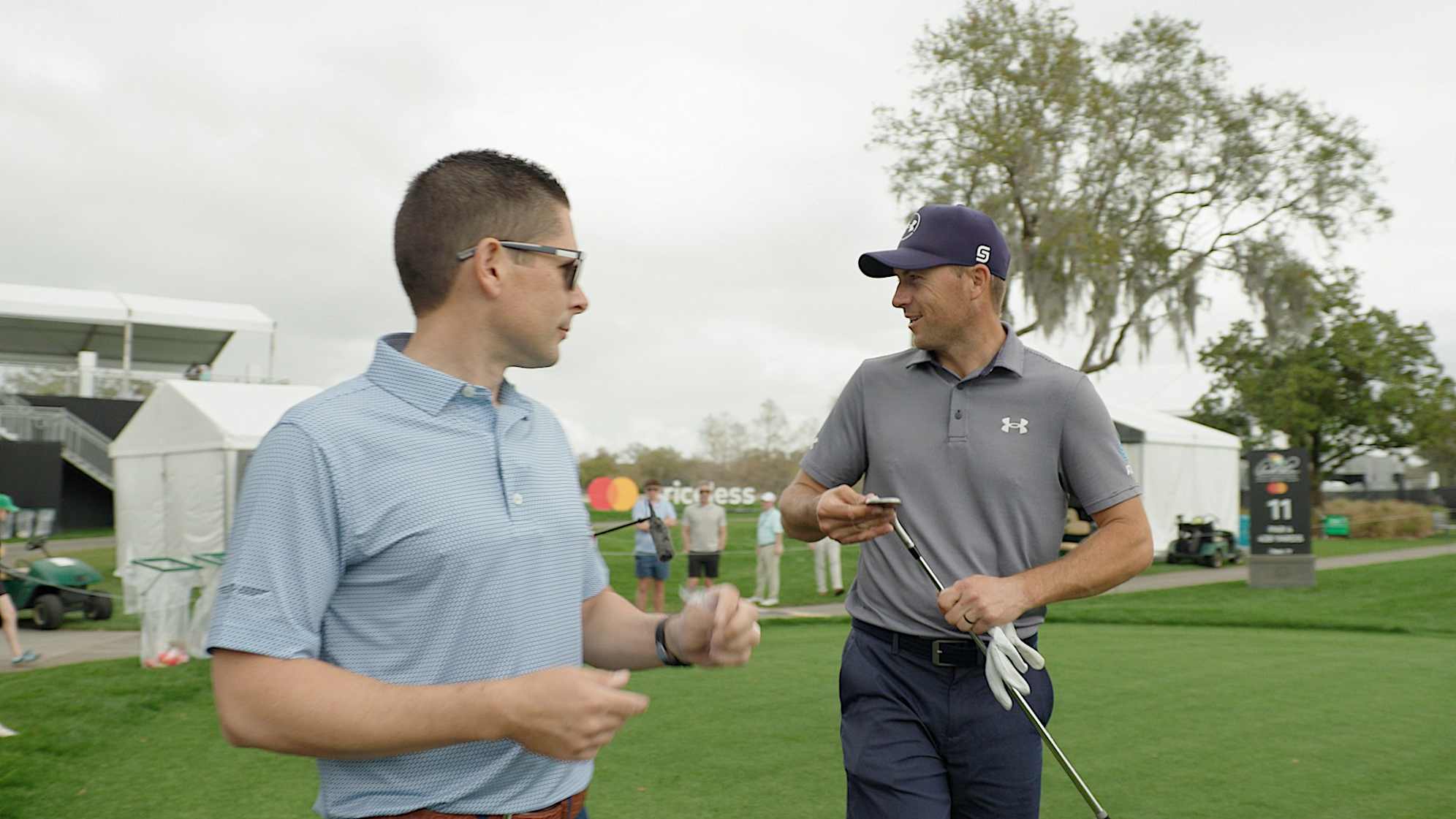 Aaron Dill, Vokey Wedge Tour Director, delivers wedges to Jordan Spieth at the Arnold Palmer Invitational. (PGA TOUR)