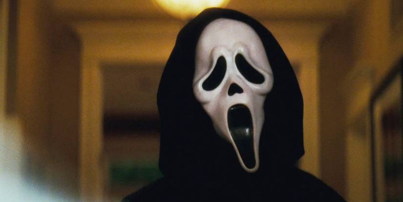 Scream 4's version of Ghostface in a hallway
