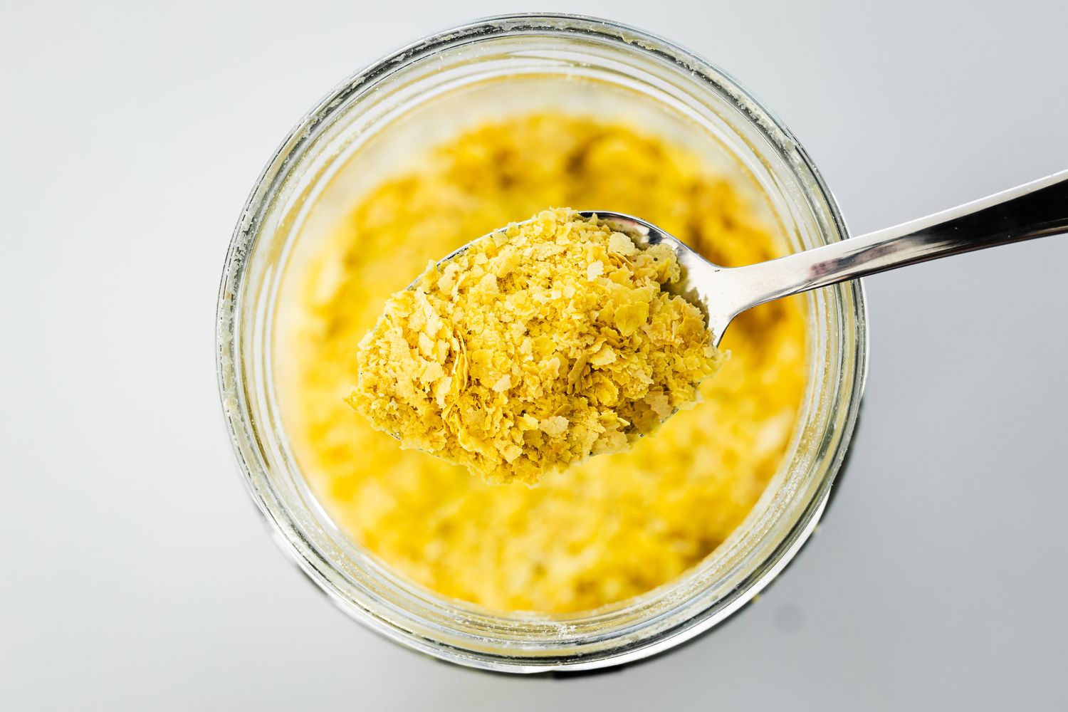 We Asked a Dietitian If Nutritional Yeast Is a Good Source of Vitamin B12