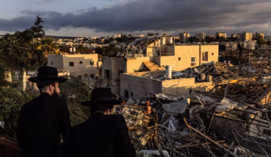 Danger sprawls over Mideast as U.S., Israel step up strikes, Iran hits back