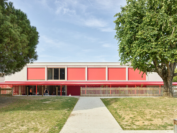 School Complex of the Olive Tree / GGR architectes - Image 1 of 30