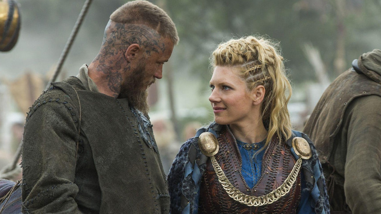 Travis Fimmel and Kathryn Winnick as Ragnar and Lagertha smiling at each other in Vikings