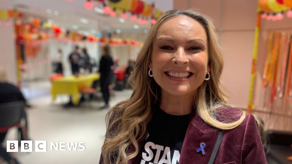 Married at First Sight: Mel Schilling says her cancer has spread - BBC