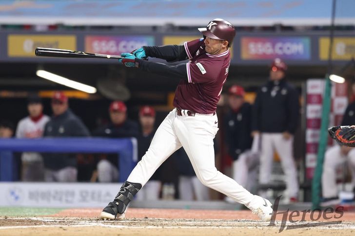 Trenton Brooks of the Kiwoom Heroes hits a double against the SSG Landers during the teams' Korea Baseball Organization preseason game at Incheon SSG Landers Field in the western city of Incheon, March 22. Courtesy of Kiwoom Heroes