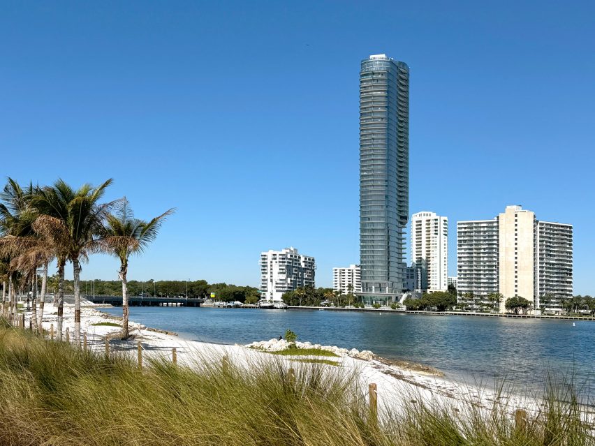 Adrian Smith + Gordon Gill Architecture Miami skyscraper