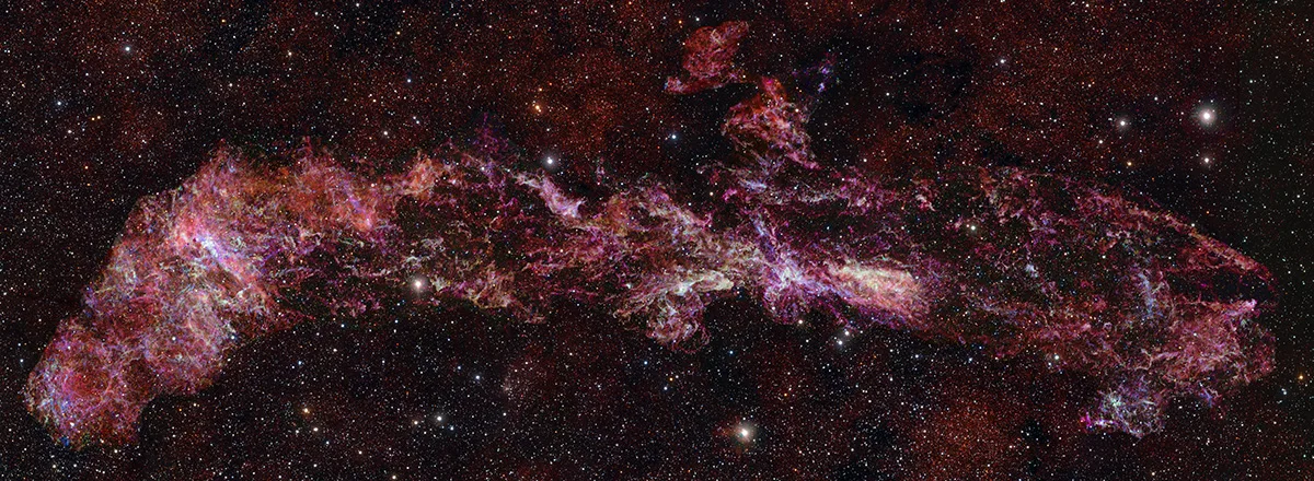 Image showing the Central Molecular Zone at the centre of the Milk Way, captured by the Atacama Large Millimeter/submillimeter Array. Credit: ALMA(ESO/NAOJ/NRAO)/S. Longmore et al. Background: ESO/D. Minniti et al.