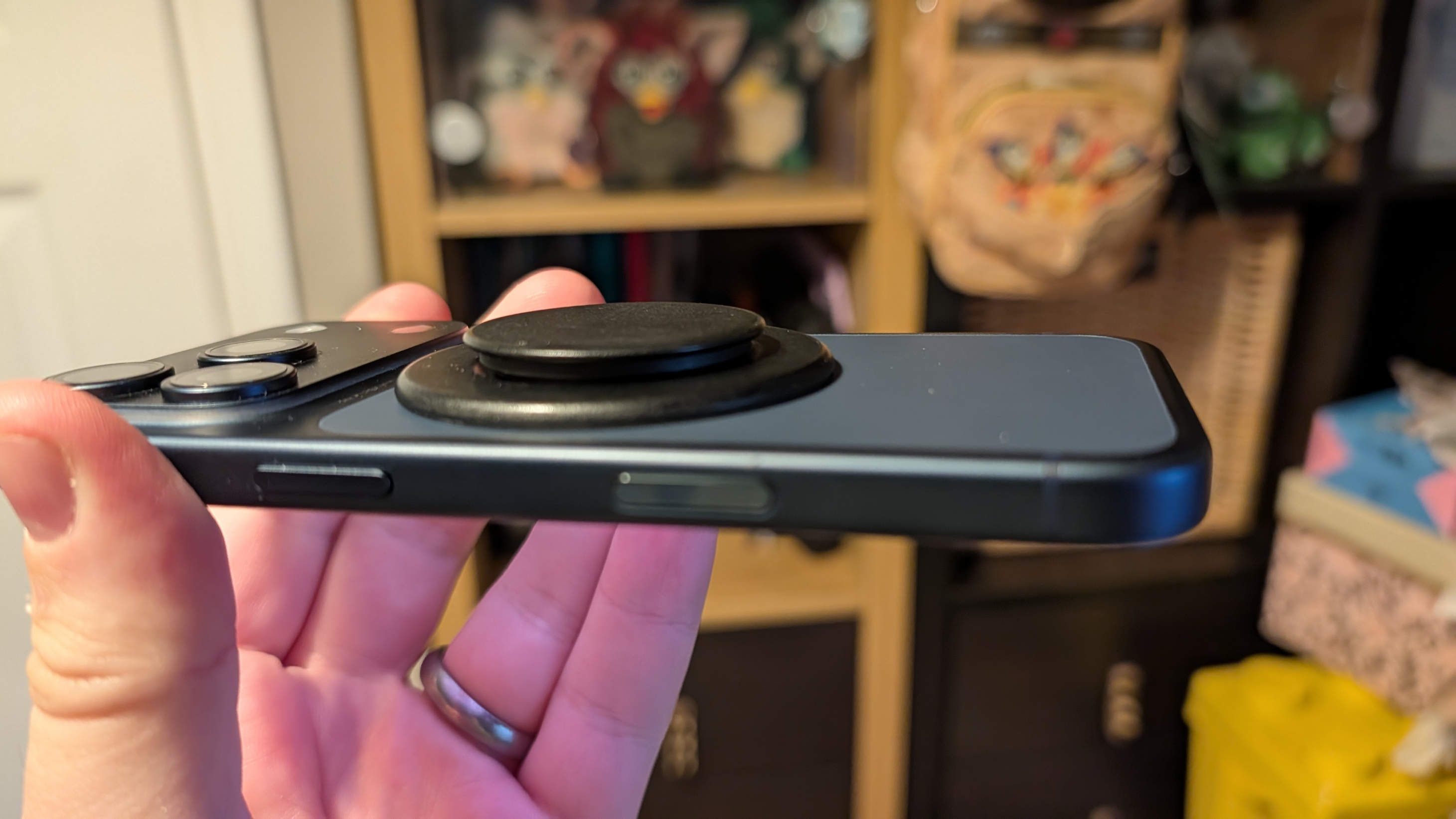 popsocket with magsafe on an iPhone 17 Pro