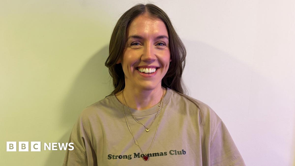 Founder of Strong Mommas Club Lauren Baines smiling at the camera.