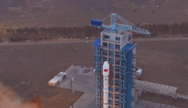 A Long March-2C rocket, carrying the Shiyan-33 satellite, lifts off from the Jiuquan Satellite Launch Center, March 27, 2026. /CMG