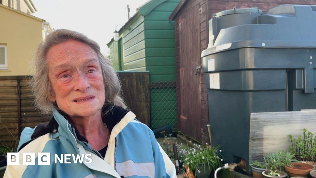 Cornish homeowners see heating oil bills affected by Iran war - BBC