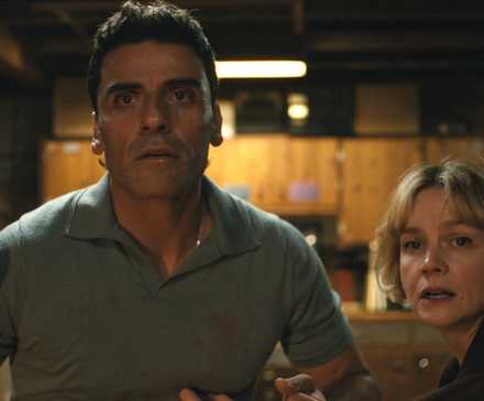 Oscar Isaac and Carey Mulligan staring worriedly at something out their window in Beef Season 2