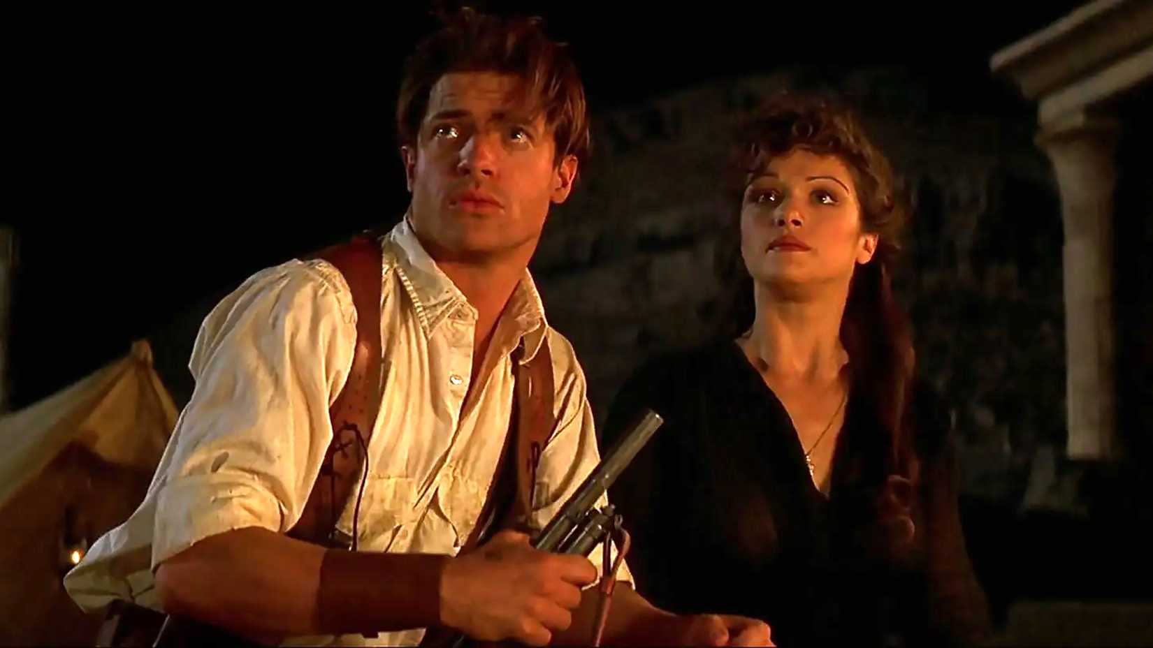 Brendan Fraser's Rick and Rachel Weisz's Evie looking off into the sky in The Mummy