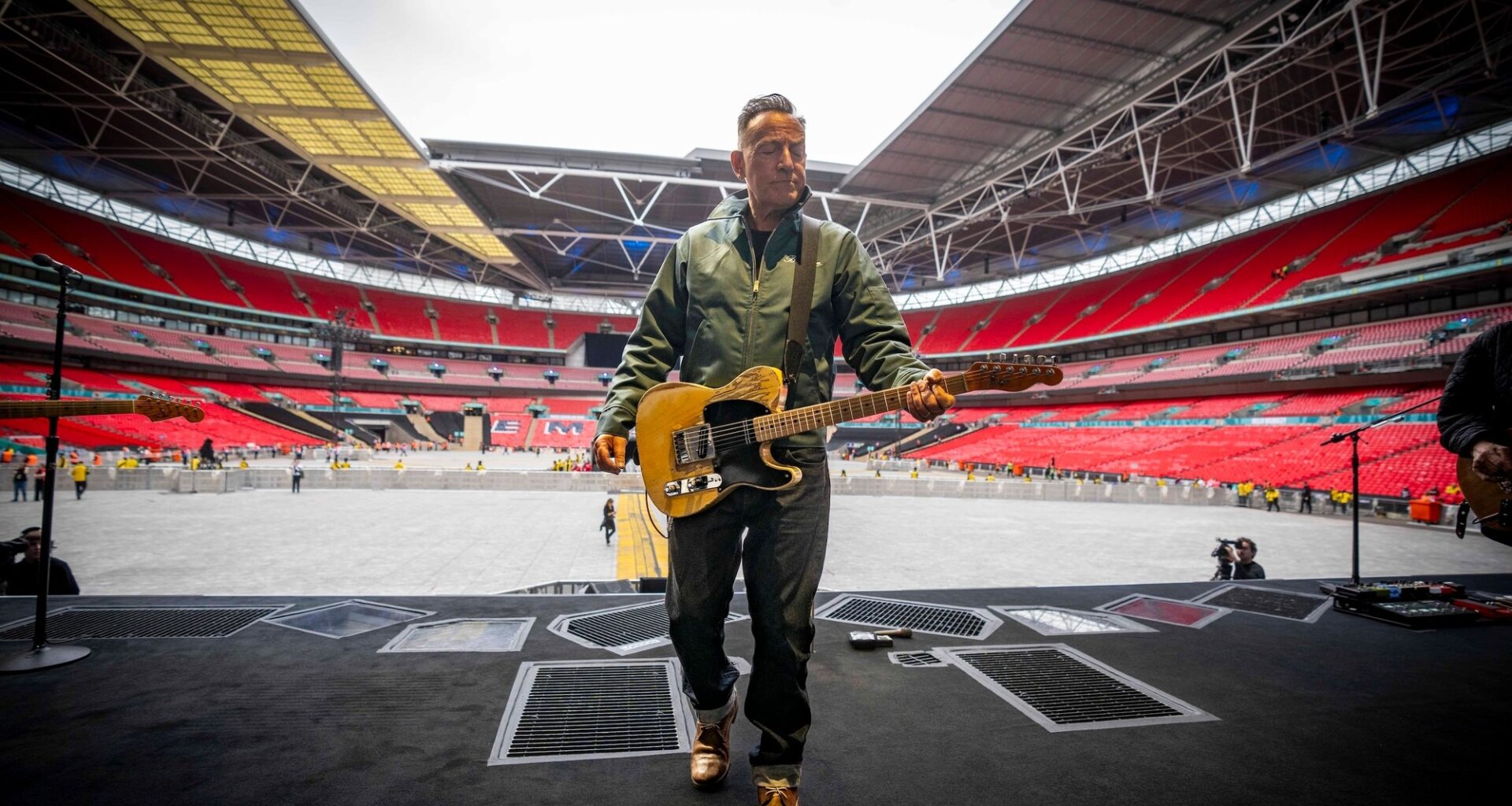 Bruce Springsteen's new tour is "going to be political", says he's prepared for "blowback"