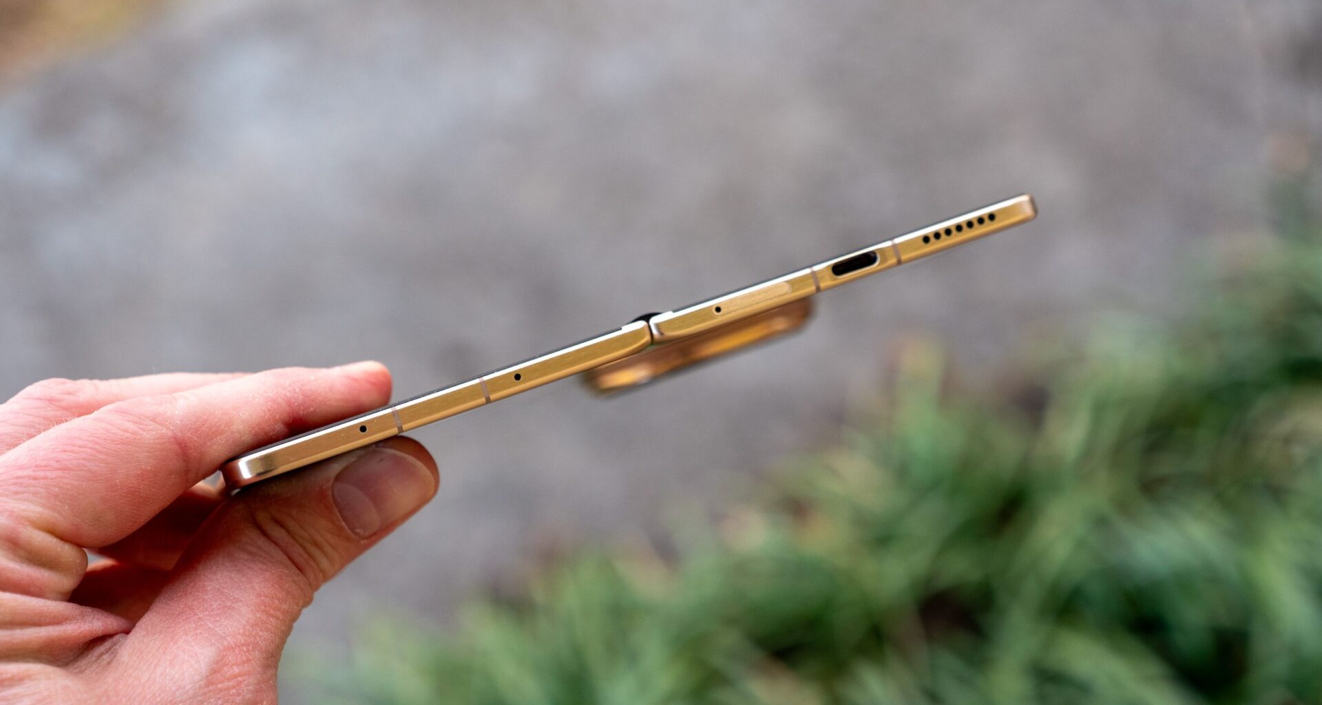 Honor has the courage to do what Samsung won't, and that's convinced me of the Magic V6's greatness