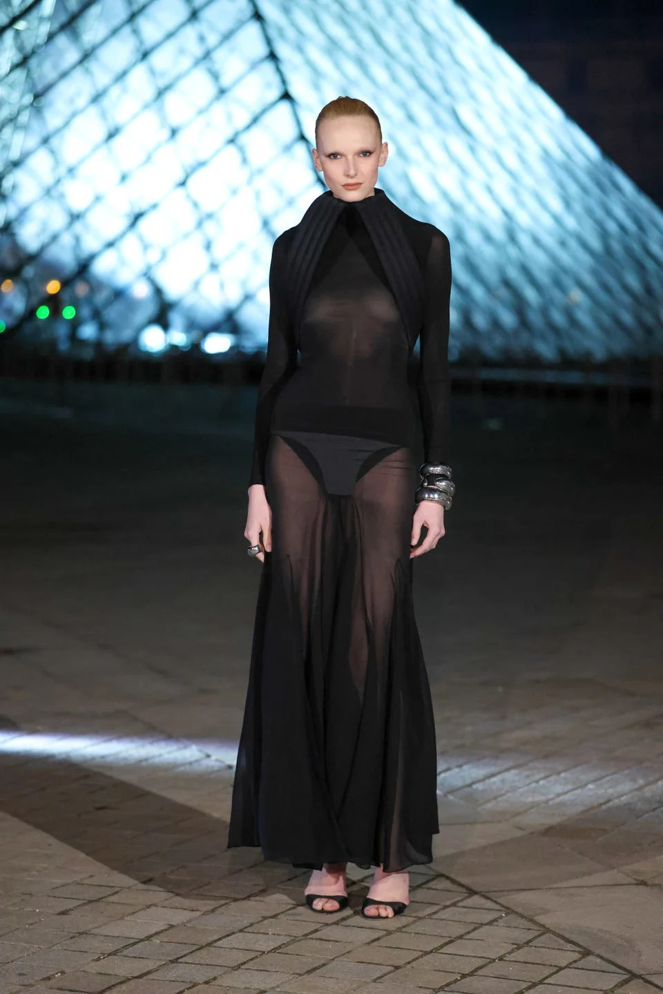 the grand dîner du louvre arrivals photocall