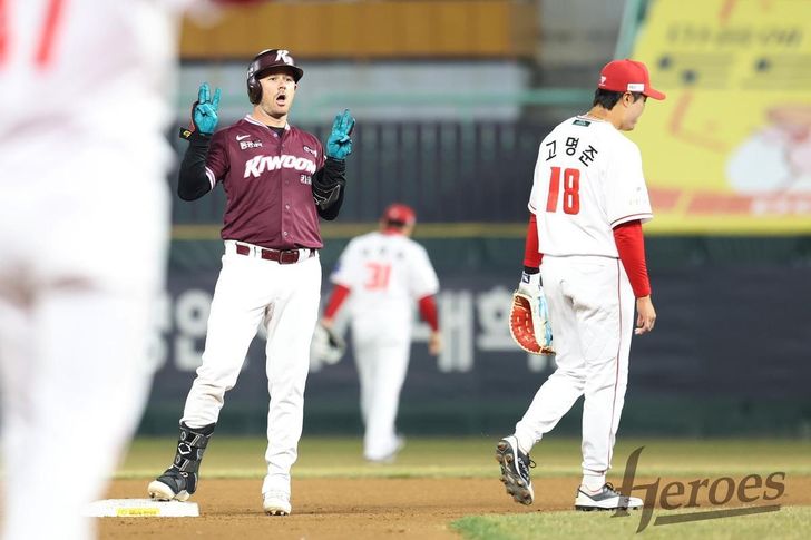 Trenton Brooks of the Kiwoom Heroes, left, celebrates after hitting a double against the SSG Landers during the teams' Korea Baseball Organization preseason game at Incheon SSG Landers Field in the western city of Incheon, March 22. Courtesy of Kiwoom Heroes