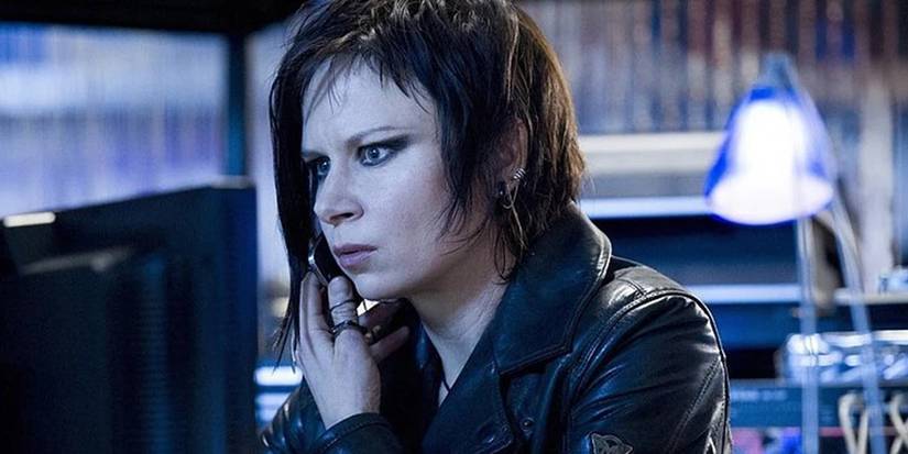 Chloe's goth look in 24