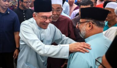 Spend prudently this Raya, Anwar advises Malaysians amid global economic uncertainty