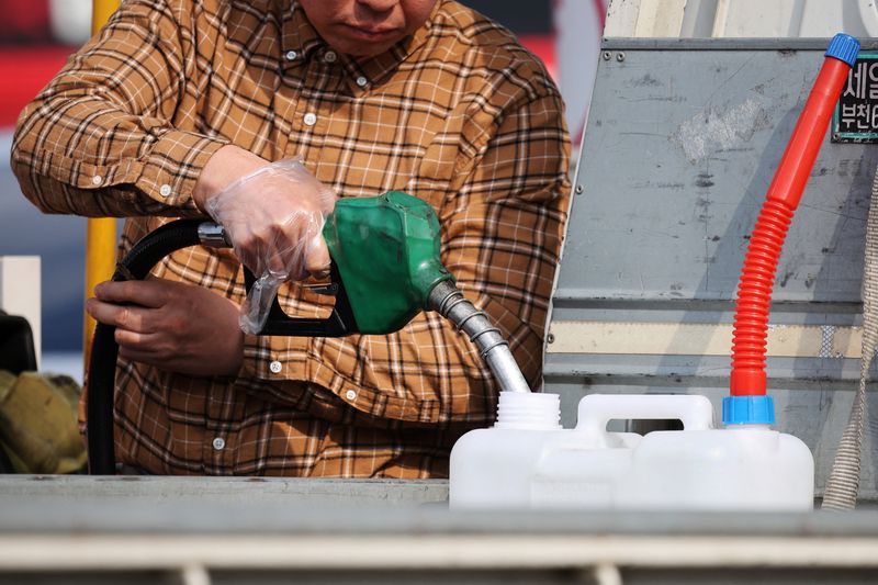 From Europe to Asia, bond markets plunge as oil vaults above $115